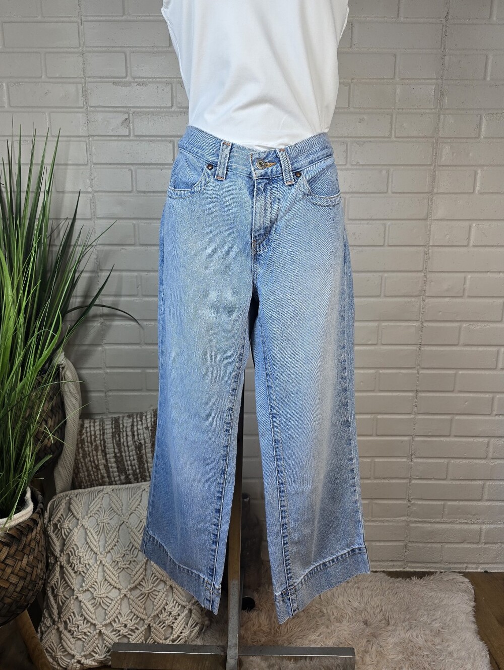 Vintage Tommy Hilfiger Light Blue Wide Leg Cropped Jeans Size 4